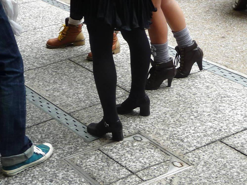 14P Japanese Candids - Feet on the Street 22