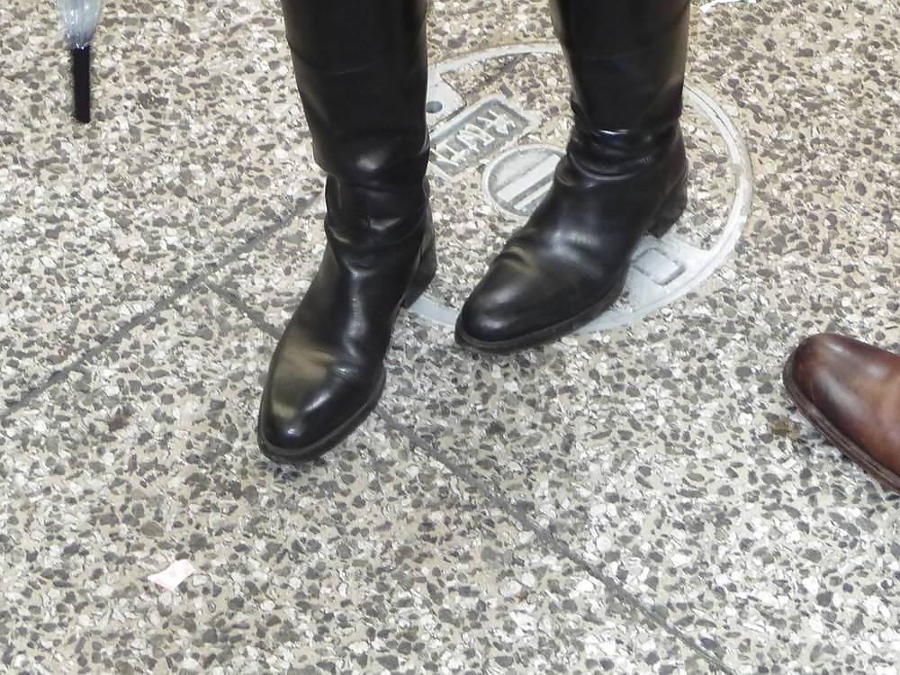 14P Japanese Candids - Feet on the Street 22
