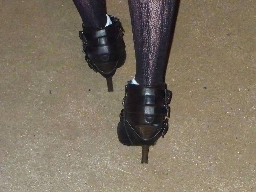 14P Japanese Candids - Feet on the Street 22