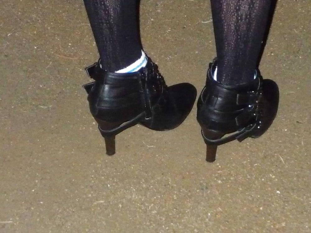 14P Japanese Candids - Feet on the Street 22