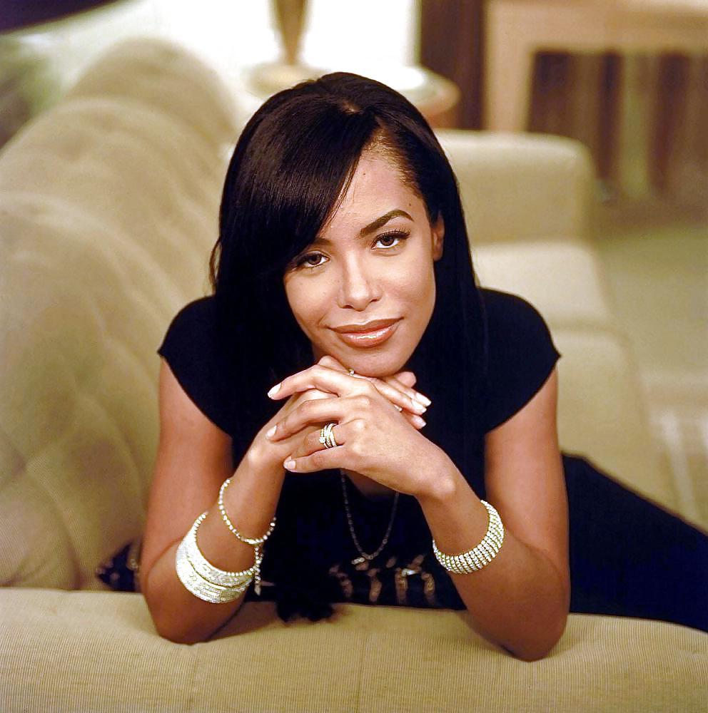 25P Aaliyah Ultimate Collection 