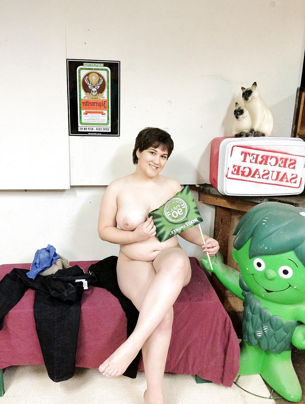 15P Pork Pies! - Chubby Soccer Coed Strips in Seattle Dorm