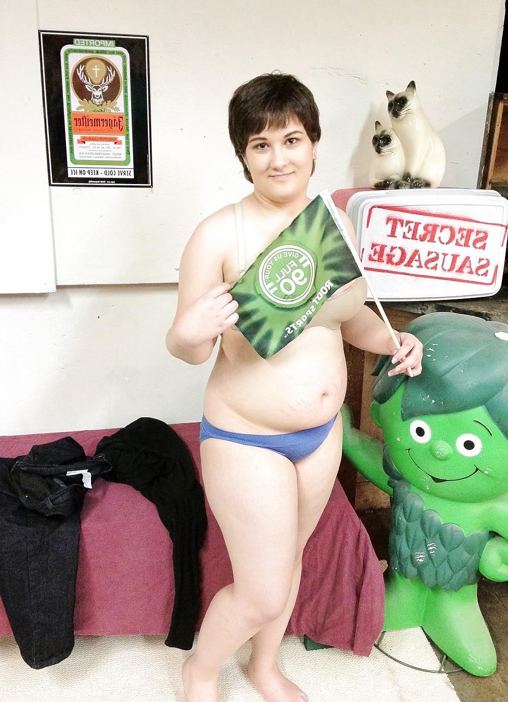 15P Pork Pies! - Chubby Soccer Coed Strips in Seattle Dorm