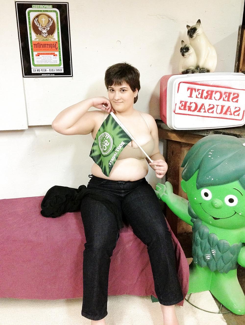 15P Pork Pies! - Chubby Soccer Coed Strips in Seattle Dorm