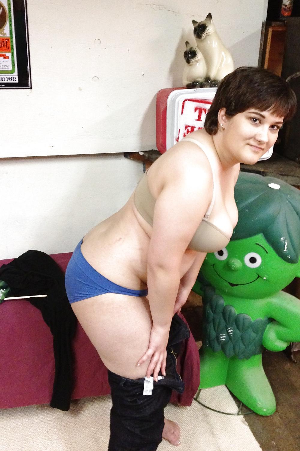 15P Pork Pies! - Chubby Soccer Coed Strips in Seattle Dorm