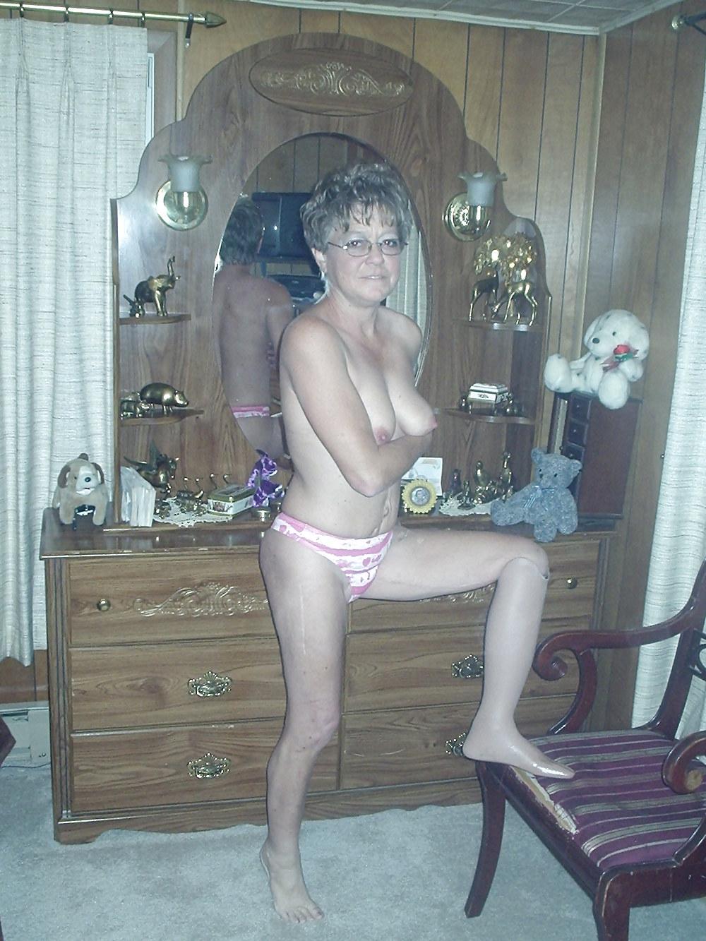 5P Amputee MILF I met on the internet.