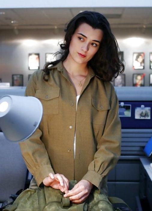 25P Cote DePablo Ultimate NCIS Collection