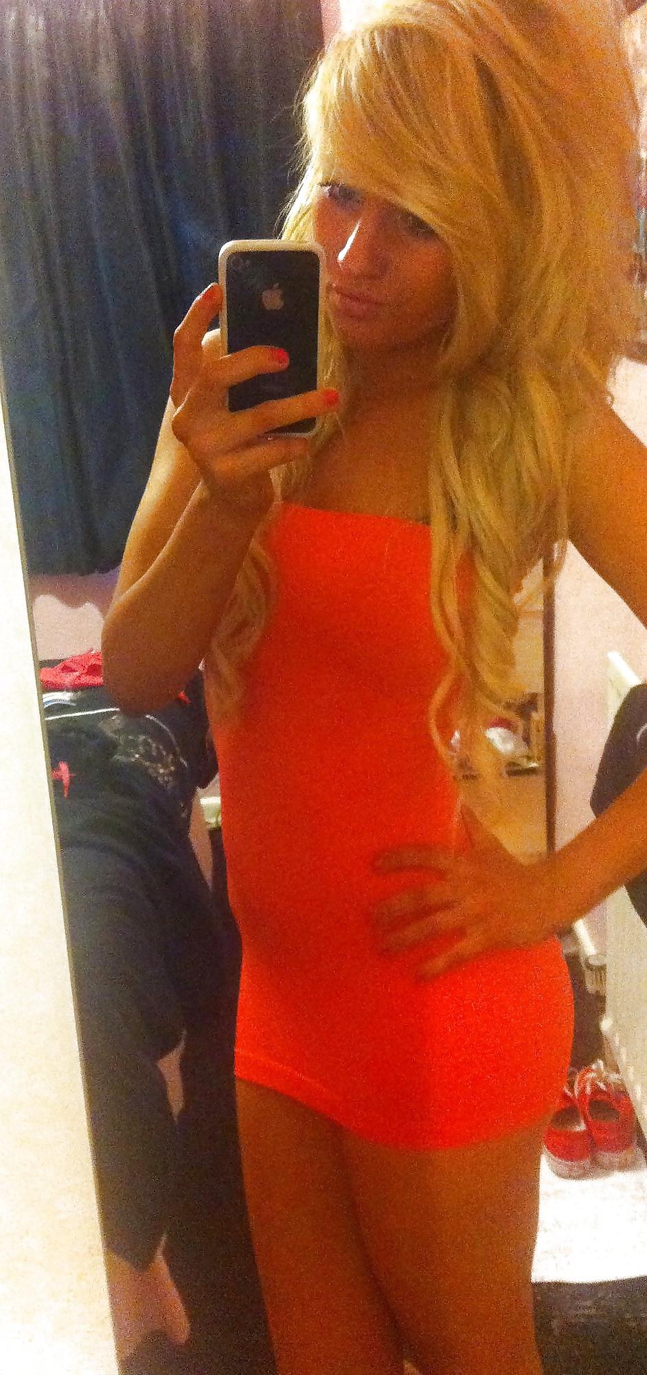 25P Hot babes 32