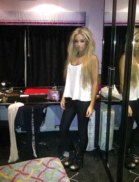 25P Hot babes 32