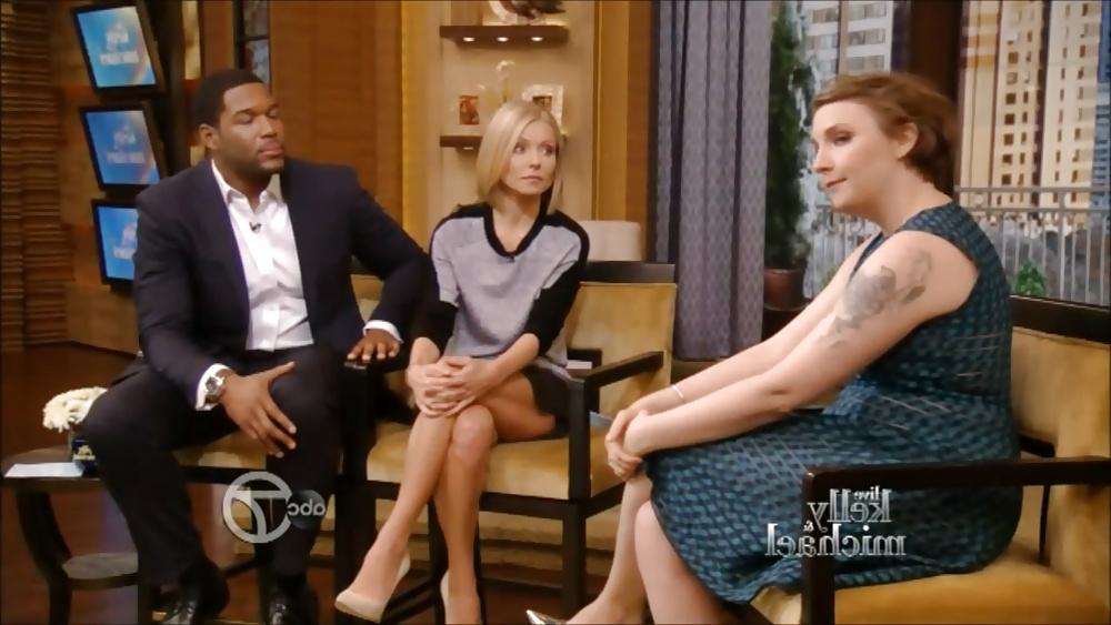 25P Kelly Ripa Panty Flash
