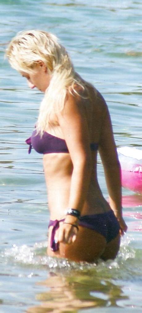 25P Greek celebs during summer holidays