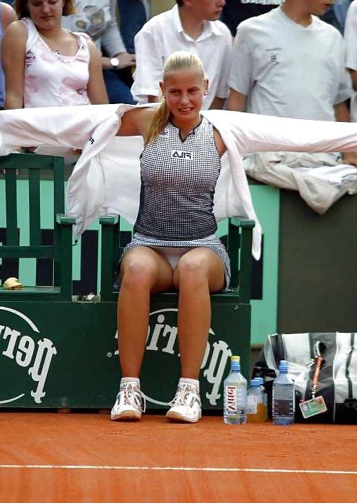 25P Celeb wardrobe malfunction vol II. upskirt down blouse