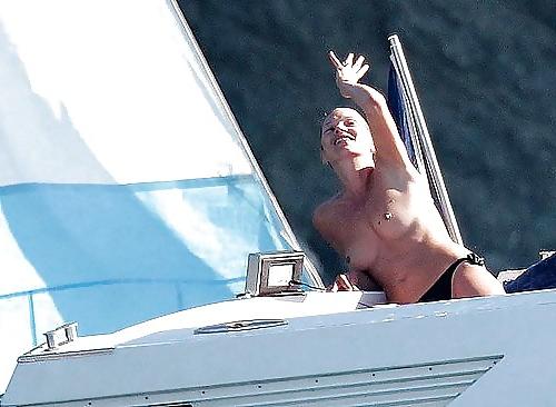 25P Celeb wardrobe malfunction vol II. upskirt down blouse