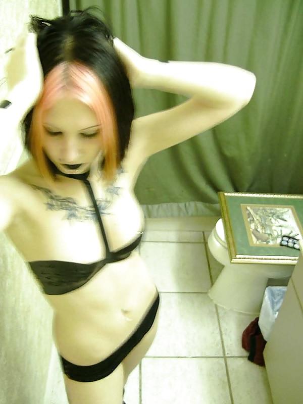25P Emo Girls (1)