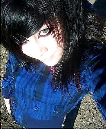 25P Emo Girls (1)