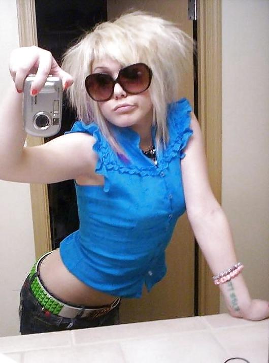 25P Emo Girls (1)