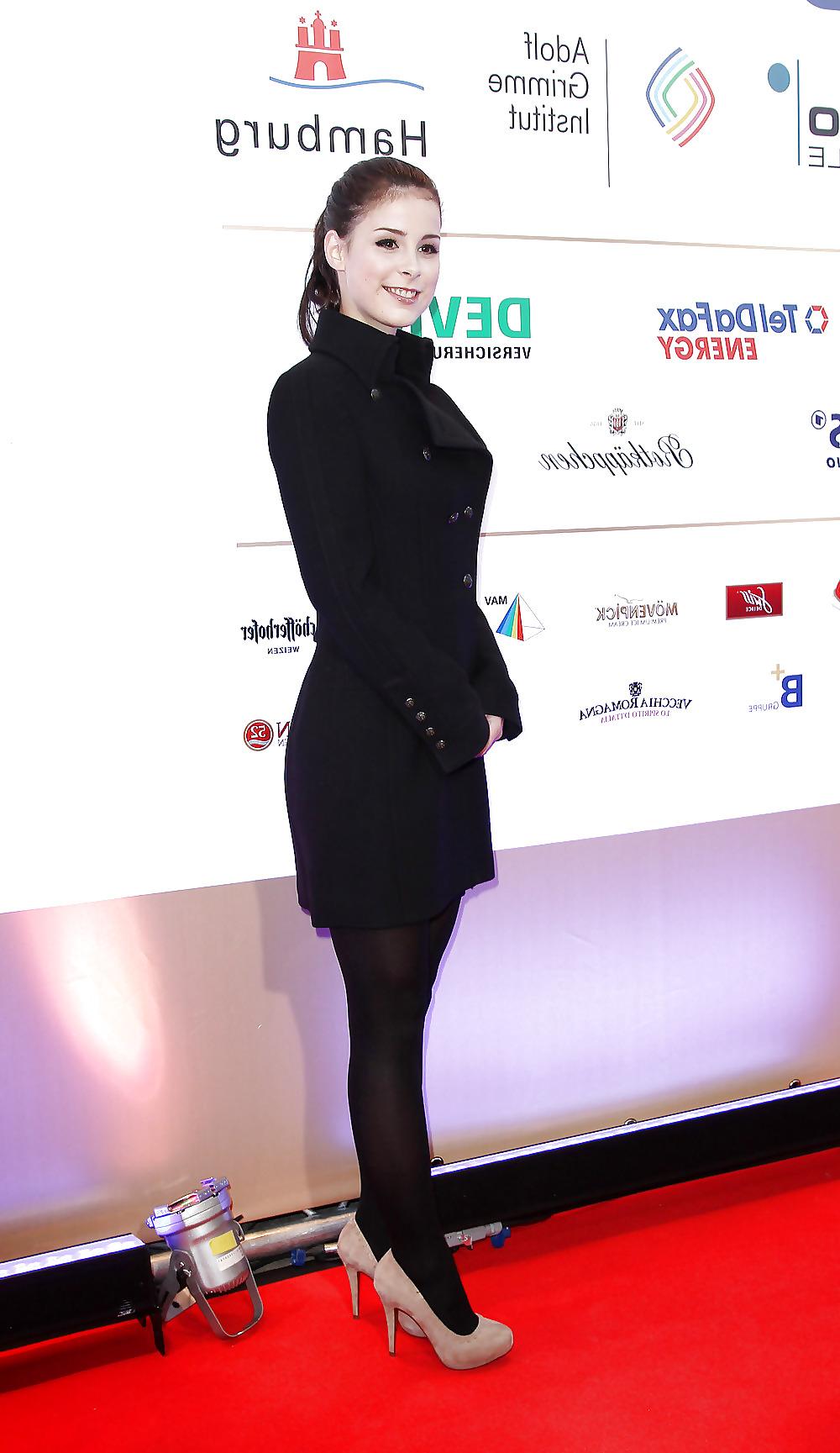 25P Celebrities wearing Stockings & Sexy Shoes
