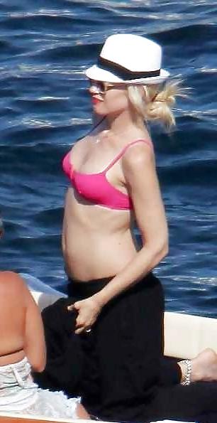 18P Gwen Stefani bikini booty