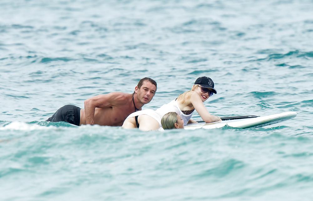 18P Gwen Stefani bikini booty