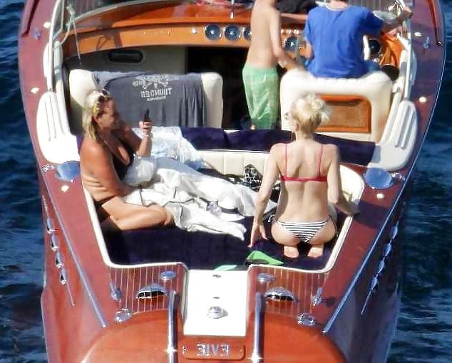 18P Gwen Stefani bikini booty