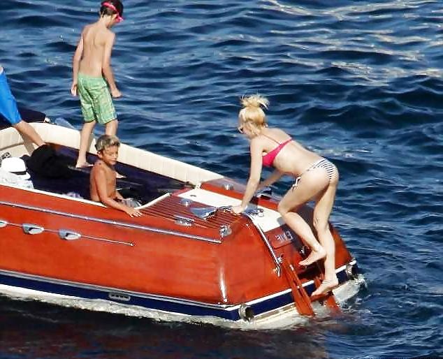 18P Gwen Stefani bikini booty
