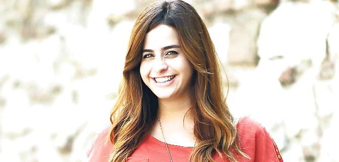 25P Busra Pekin Sexy Turkish Actress Teen