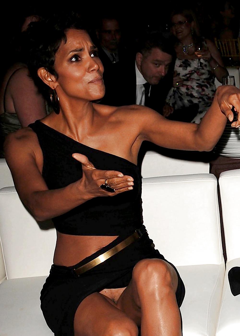 25P Celeb upskirt