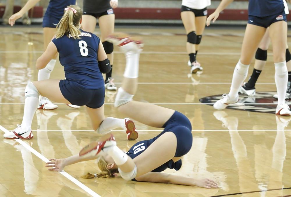 25P Amazing asses and cameltoes (volleyball players)