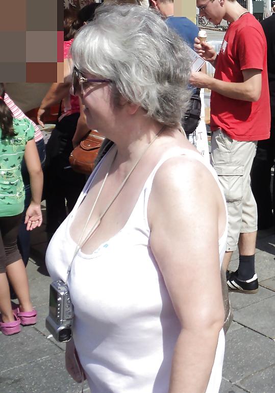 6P Huge Candid Street Tits