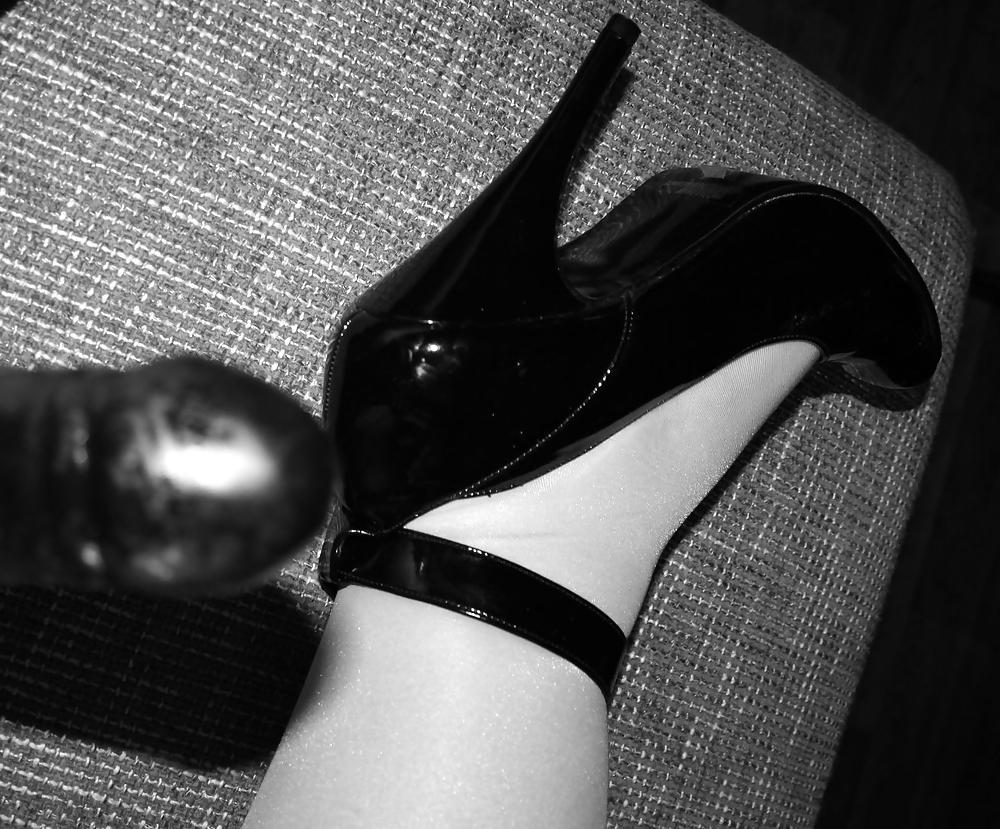 9P Nylons, strapons, heels... 10.07.