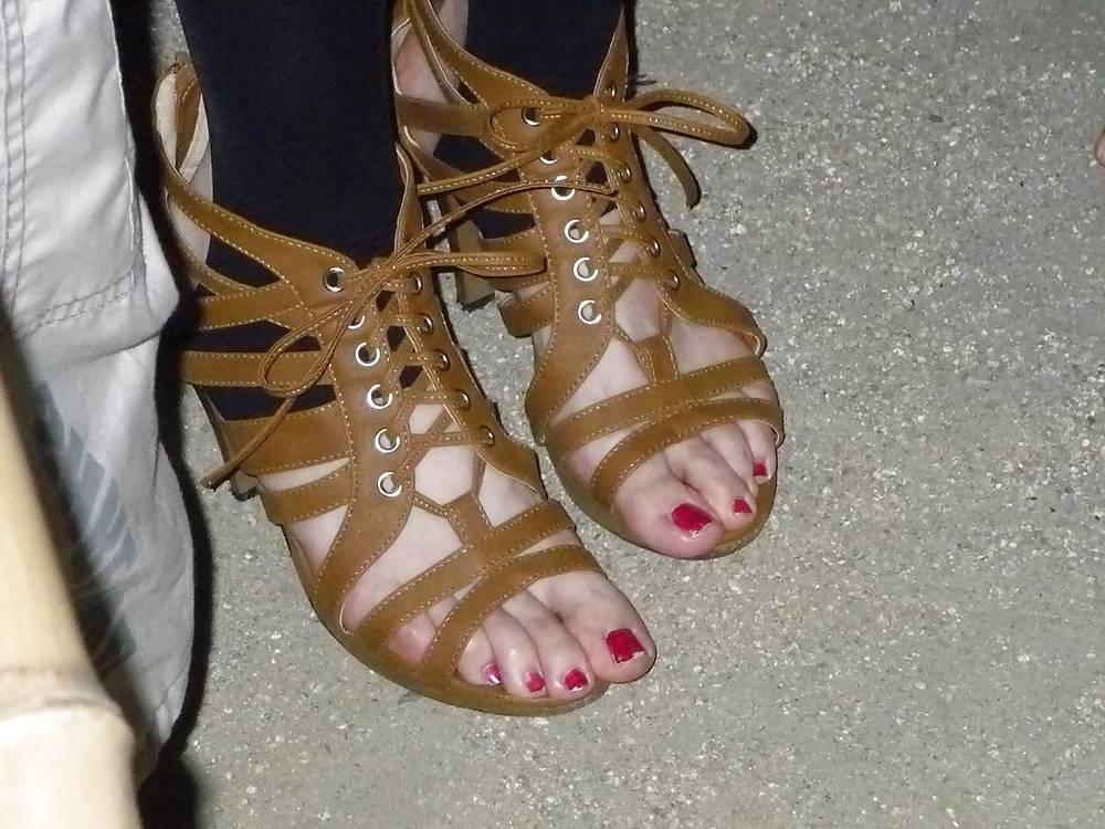 16P Japanese Candids - Feet on the Street 26