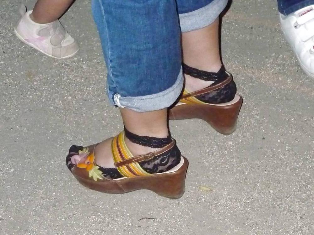 16P Japanese Candids - Feet on the Street 26
