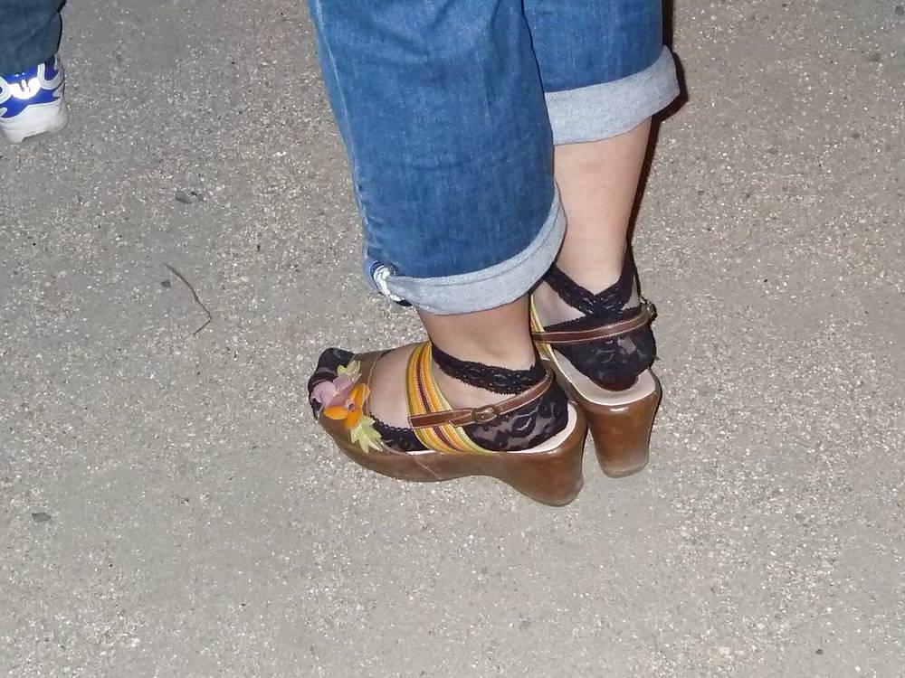 16P Japanese Candids - Feet on the Street 26