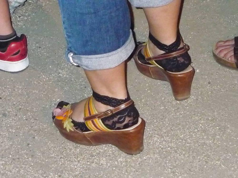 16P Japanese Candids - Feet on the Street 26