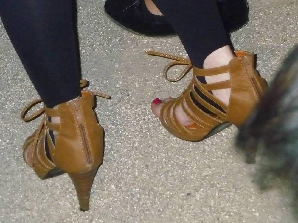 16P Japanese Candids - Feet on the Street 26