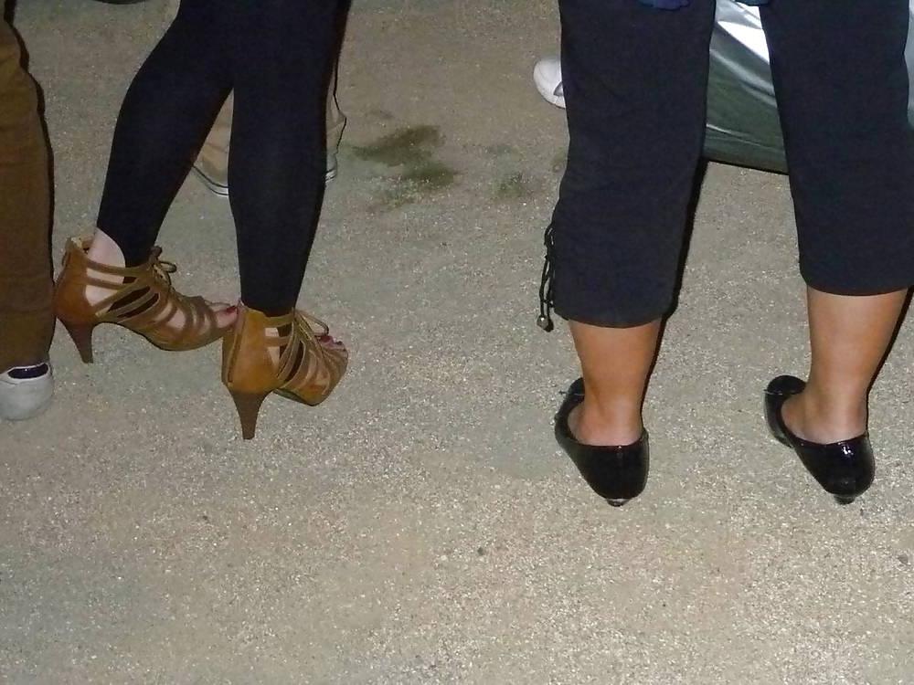 16P Japanese Candids - Feet on the Street 26