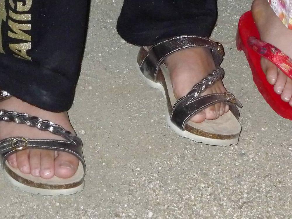 16P Japanese Candids - Feet on the Street 26