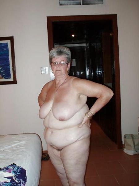 17P More Sexy Plump Mums