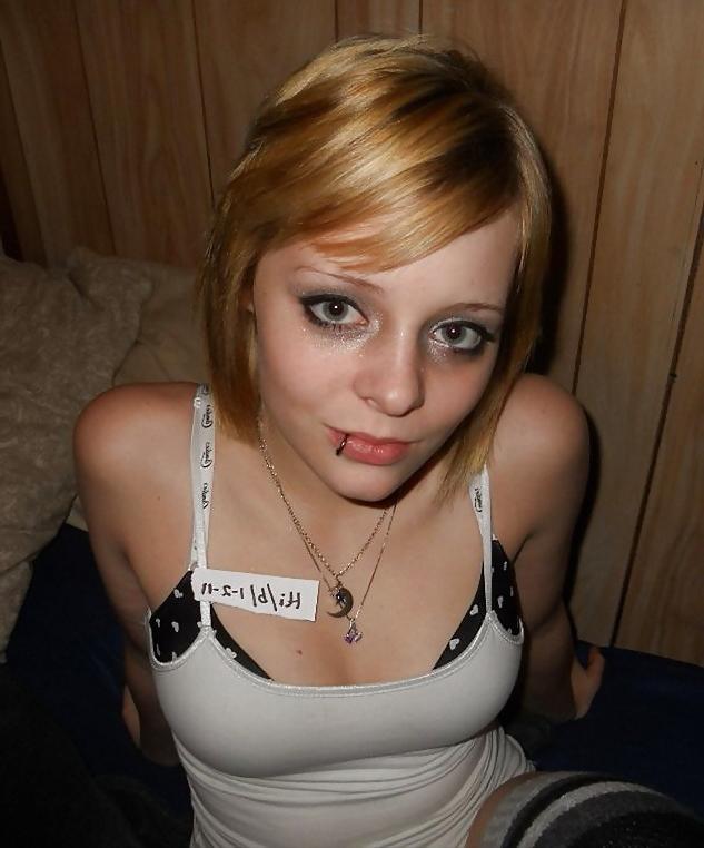25P Emo slut
