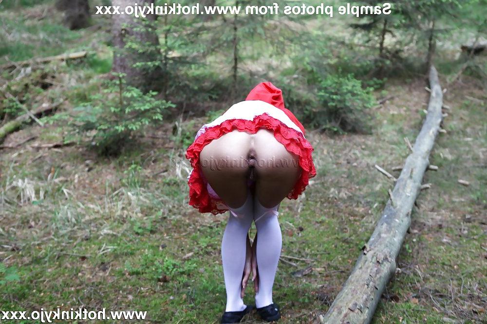 14P Hotkinkyjo brutal anal fisting in the forest and prolapse