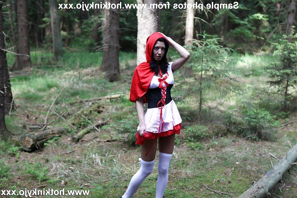 14P Hotkinkyjo brutal anal fisting in the forest and prolapse