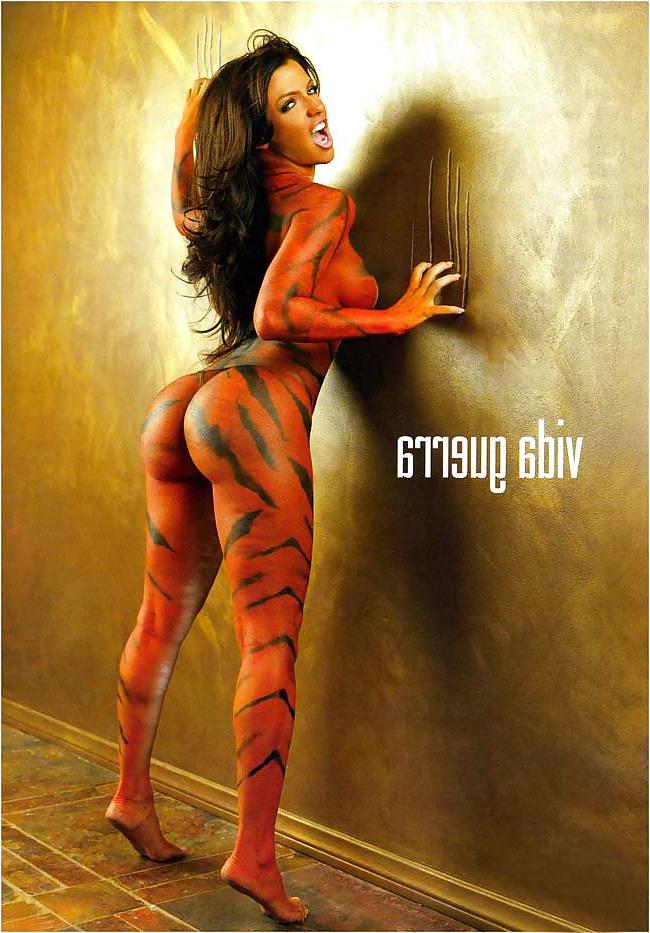 25P Celeb Booty