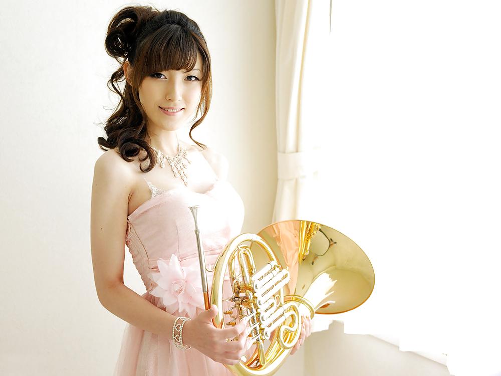 12P Japanese music teacher