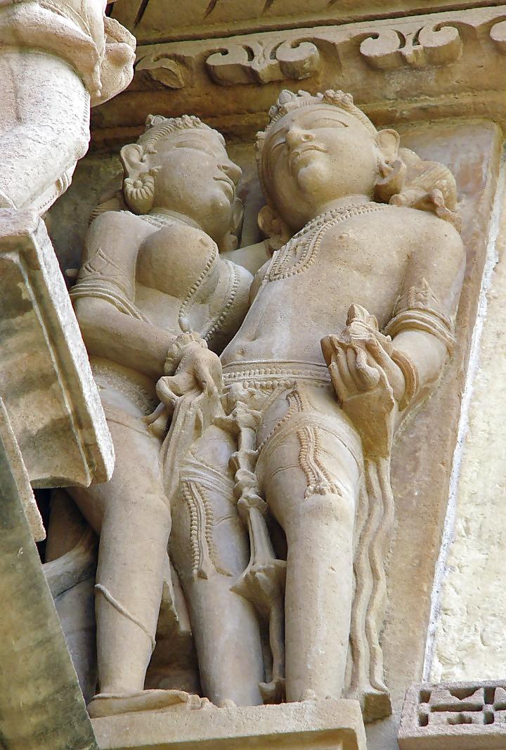 25P The erotic sculptures of Khajuraho (India)