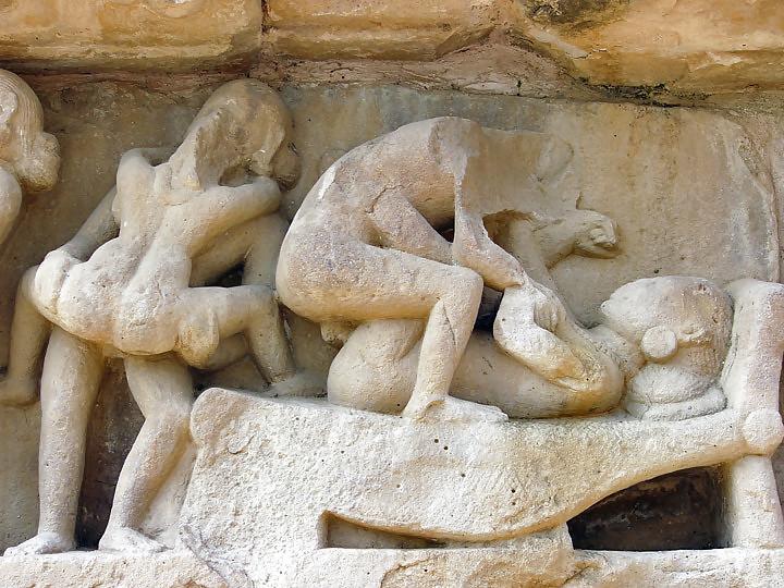 25P The erotic sculptures of Khajuraho (India)