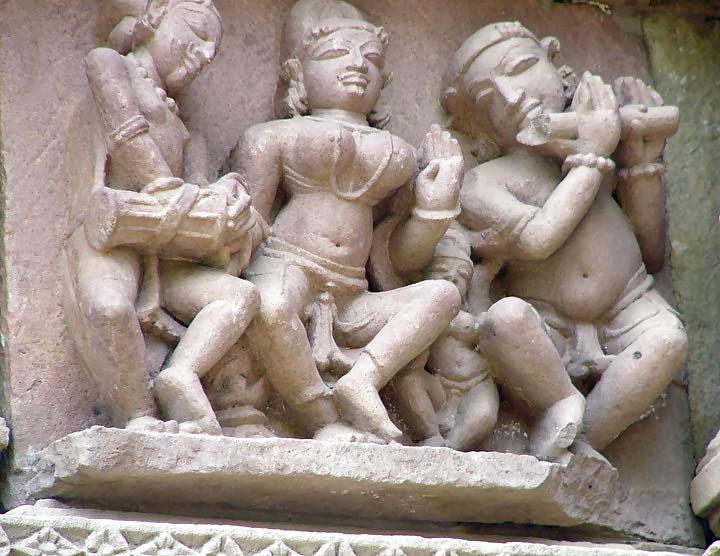 25P The erotic sculptures of Khajuraho (India)