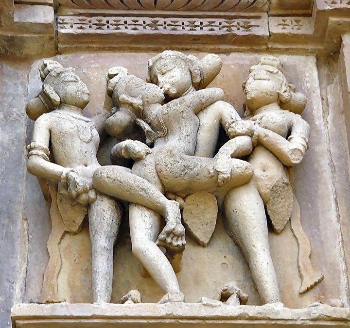25P The erotic sculptures of Khajuraho (India)