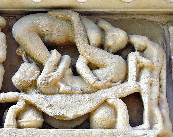 25P The erotic sculptures of Khajuraho (India)