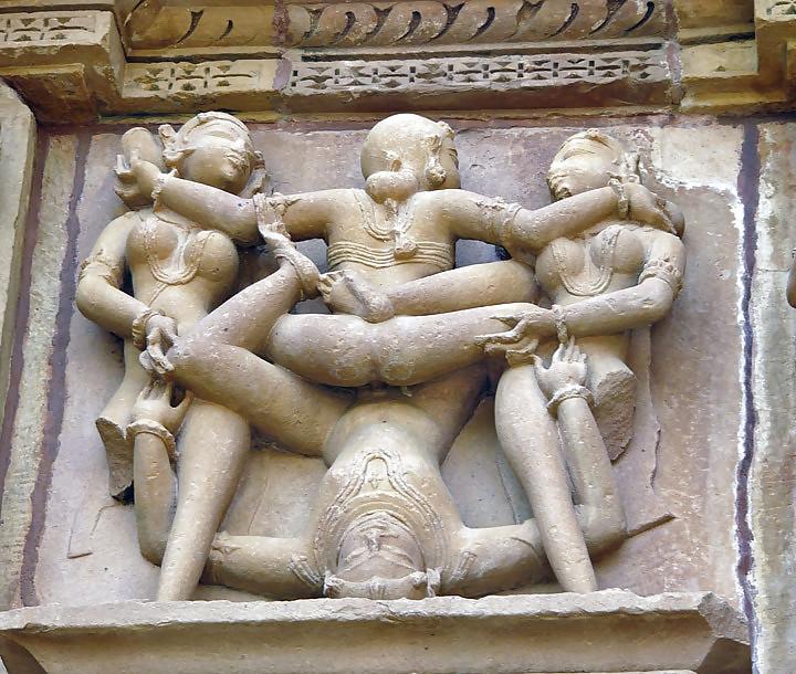 25P The erotic sculptures of Khajuraho (India)