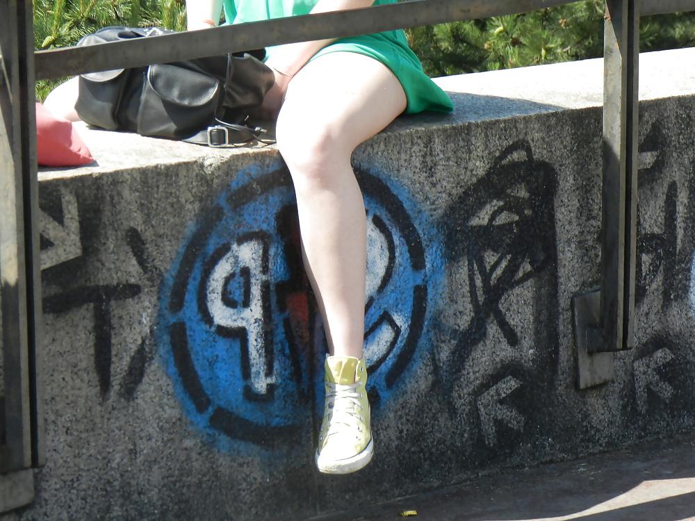 10P Upskirt spy